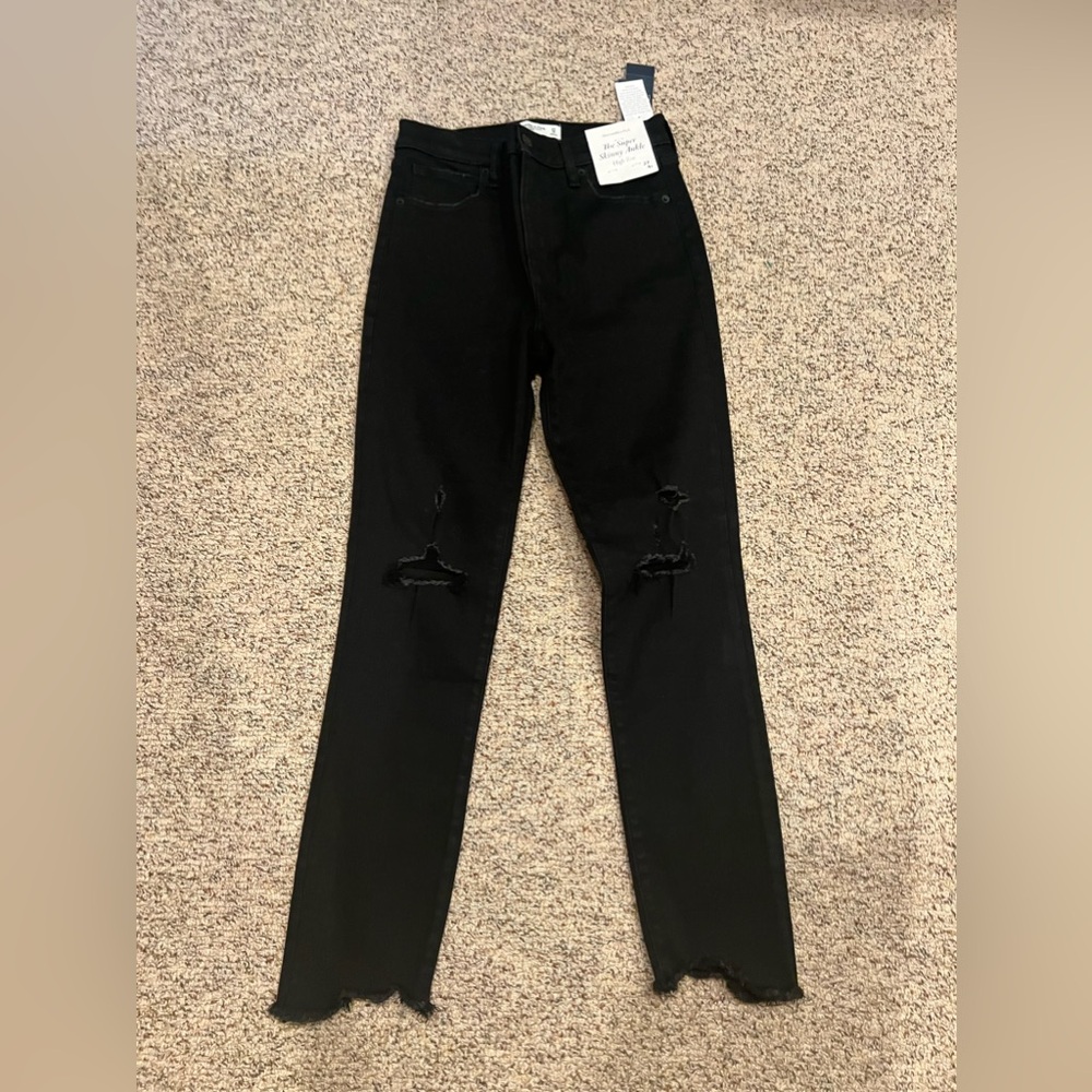 Abercrombie & Fitch Black Skinny Ankle  Distressed Jeans Size 4 NWT